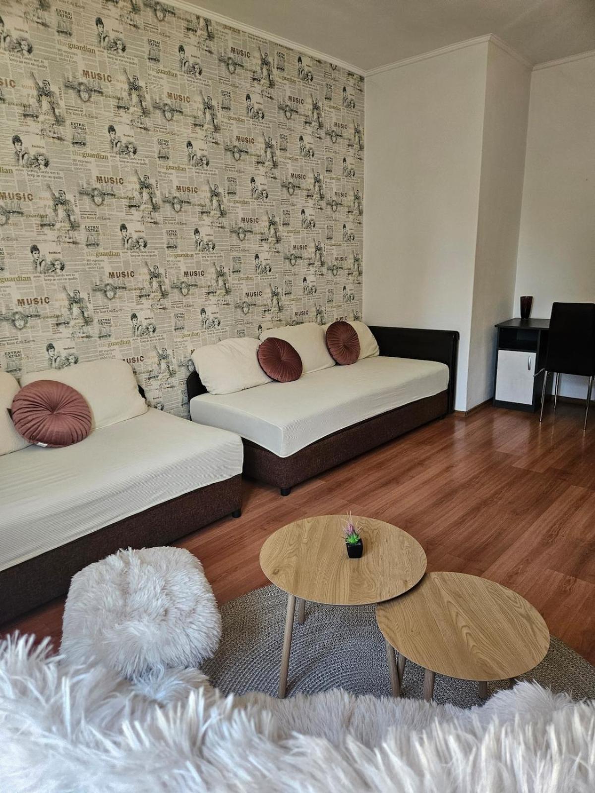 Center Park Apartment *