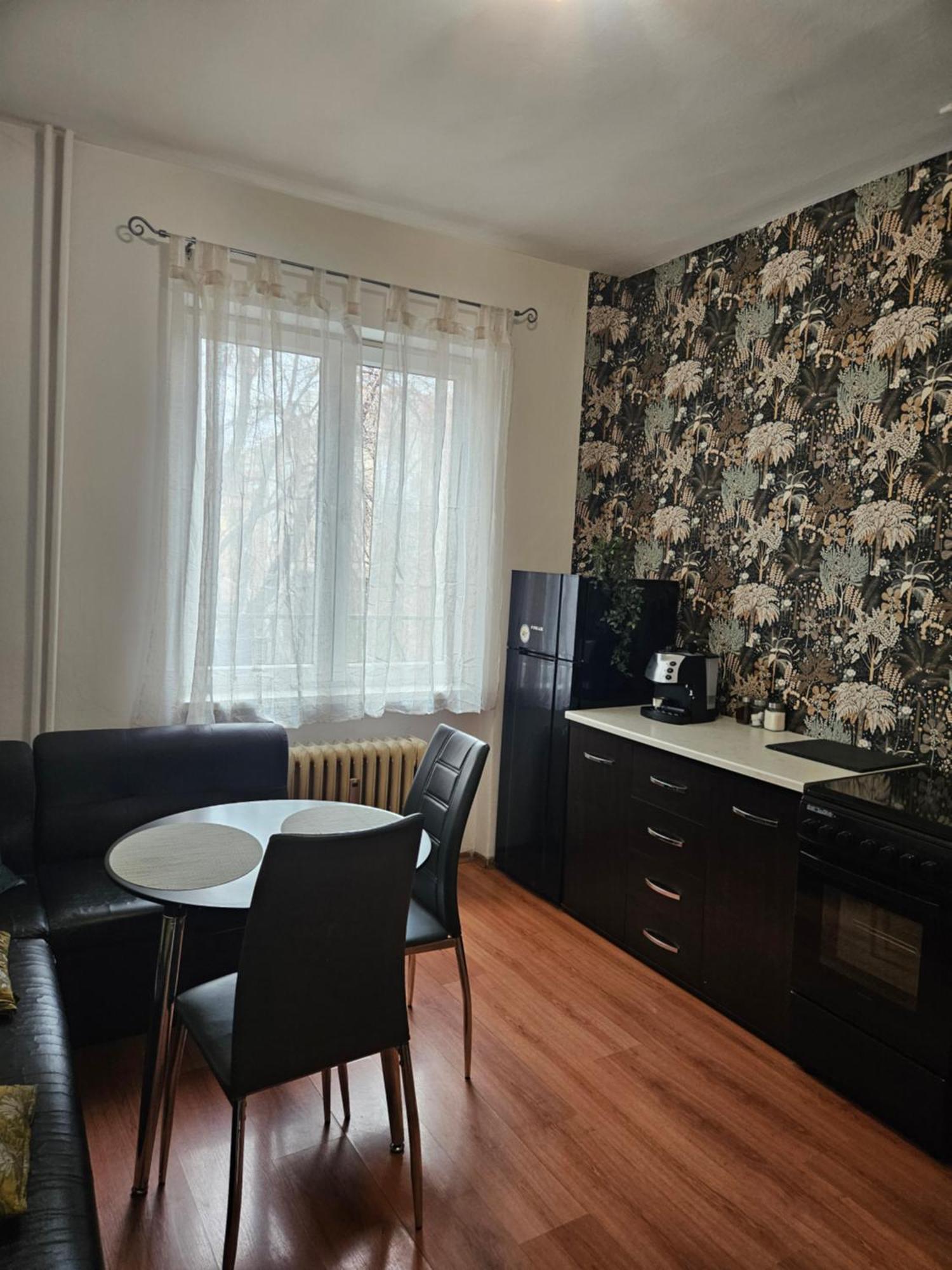 Center Park Apartment *
